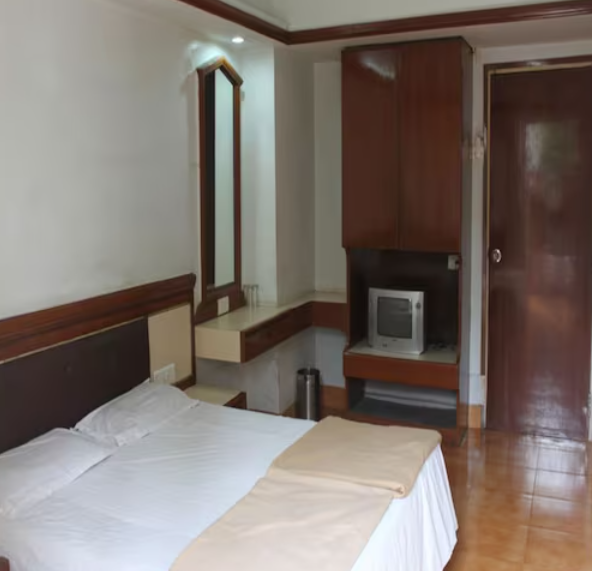 Hotel Rajmahal Executive Room Non AC 5