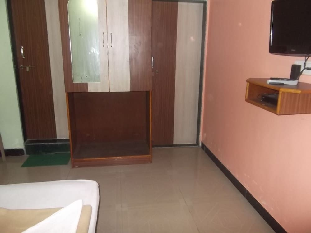 Hotel Oasis Deluxe AC Room 6