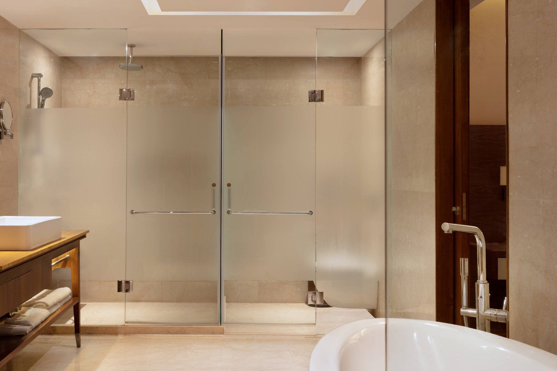 Junior Suite Bathroom - Shower/Tub