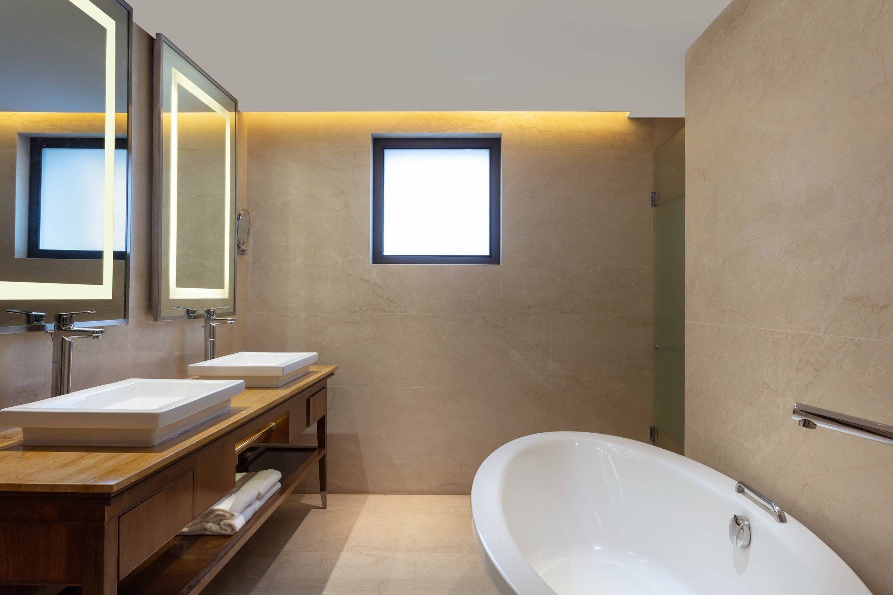 1 Bedroom Larger Suite, 1 King, City view