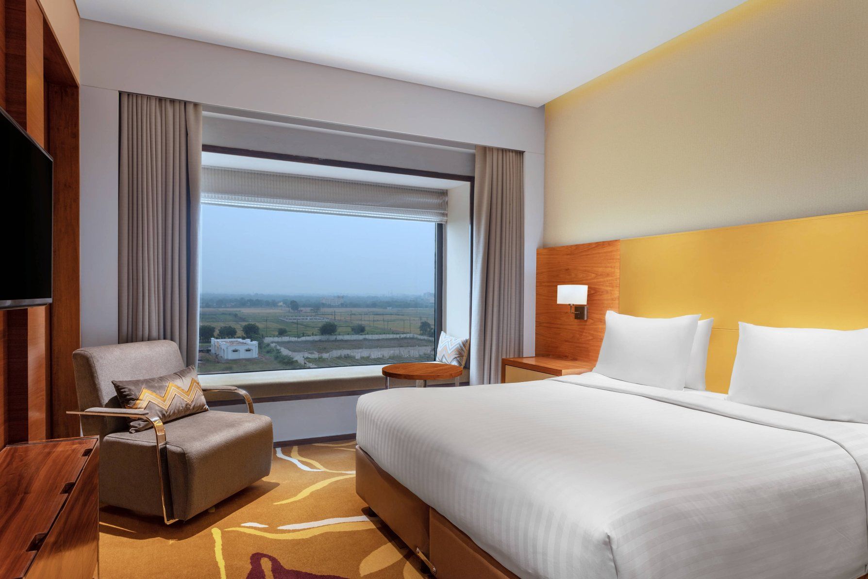1 Bedroom Larger Suite, 1 King, City view