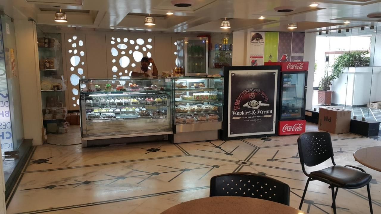 Food & Dining