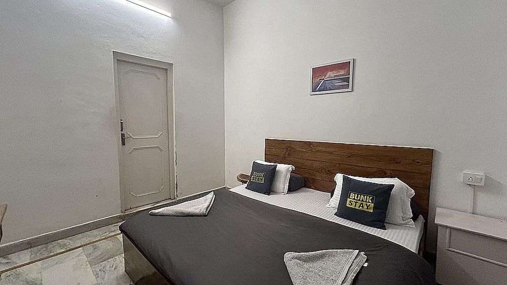 Bunk Stay Rishikesh - Hostel Basic Double Room, 1 Queen Bed, Private Bathroom 8