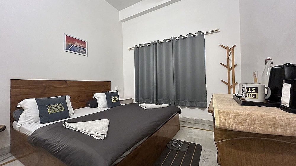 Bunk Stay Rishikesh - Hostel Basic Double Room, 1 Queen Bed, Private Bathroom 7