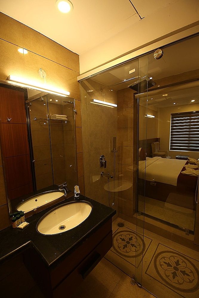 Holy River Hotel Deluxe Double Room, 1 King Bed (City View and Mountain View) 3