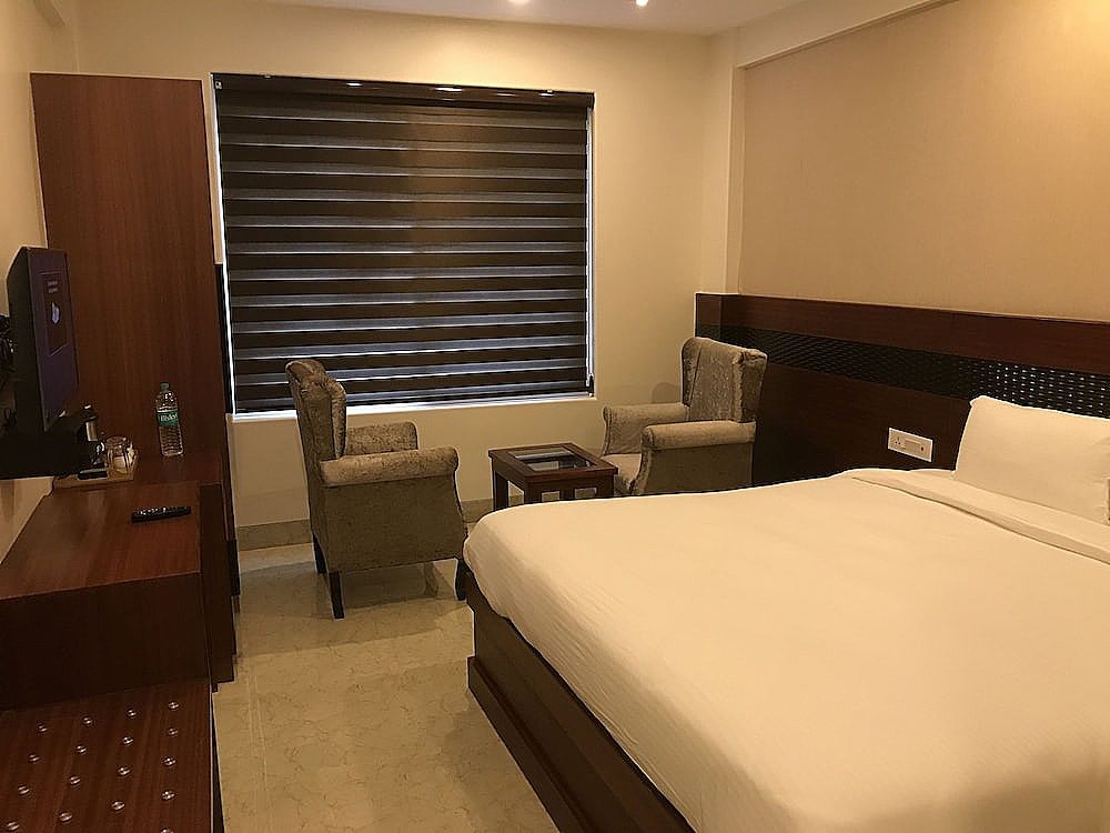 Premium Double Room, 1 King Bed (City View and Mountain View)