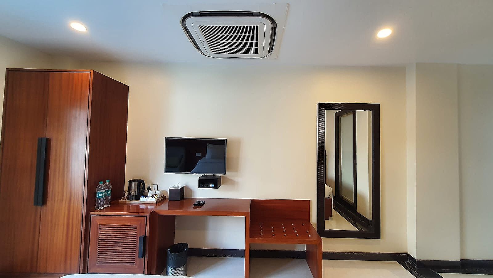 Holy River Hotel Deluxe Room 9