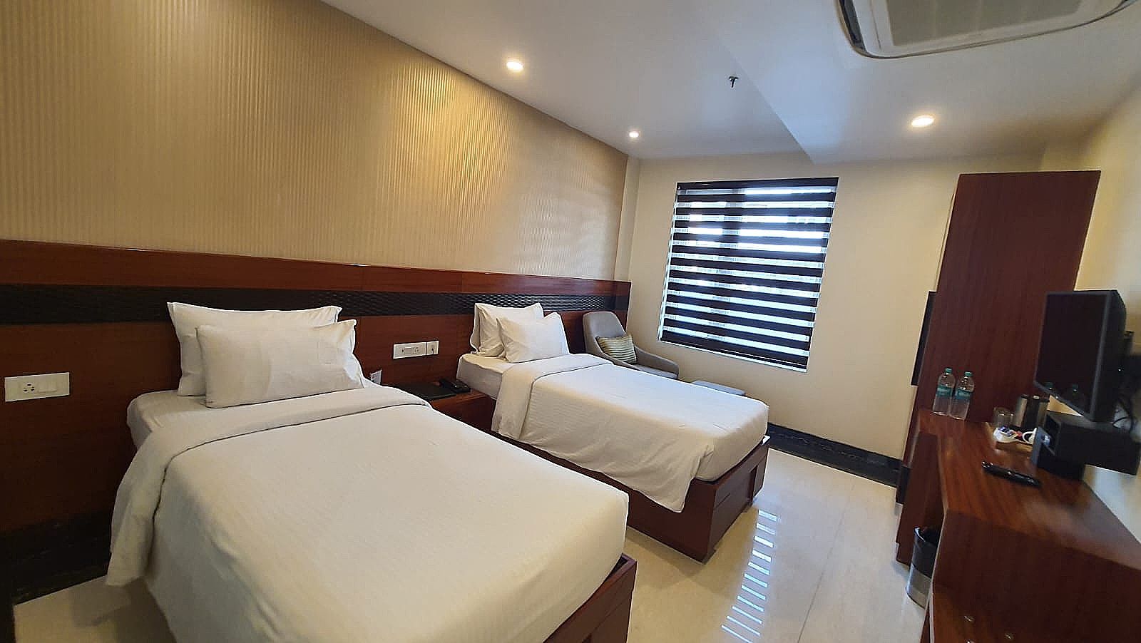 Holy River Hotel Deluxe Room 3