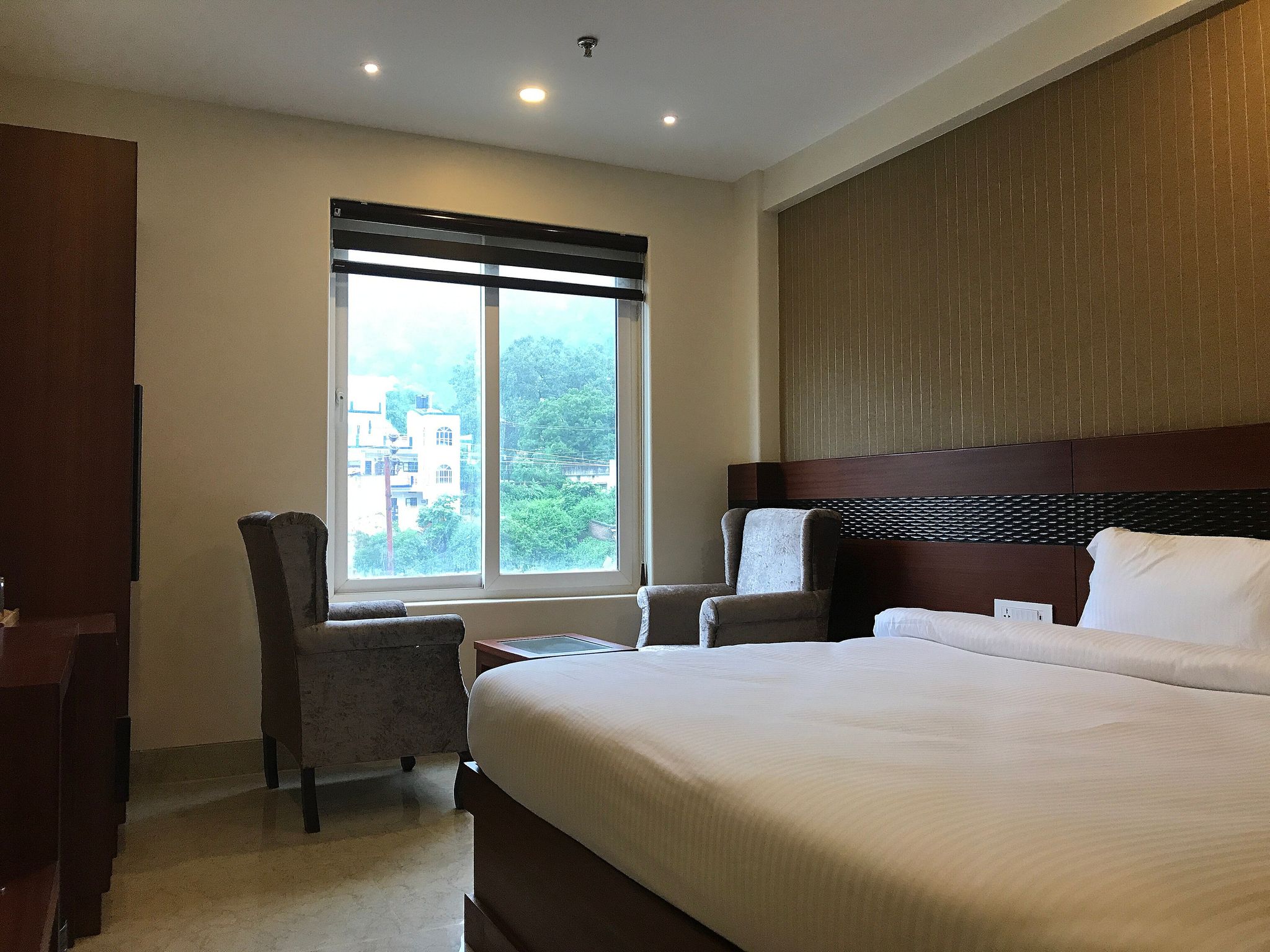 Holy River Hotel Deluxe Room 2