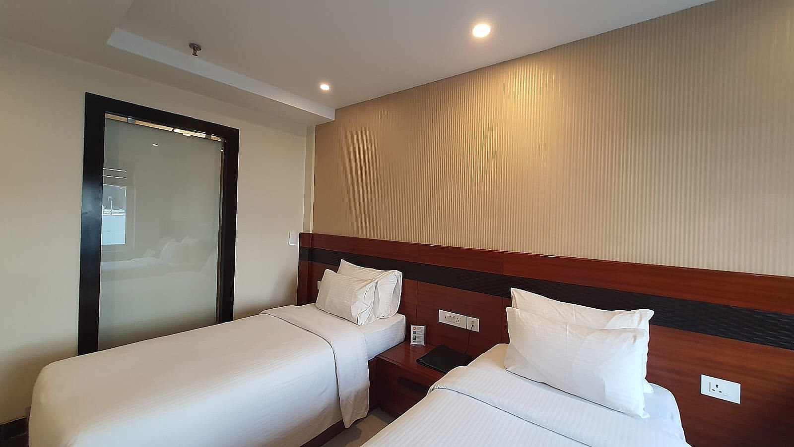 Holy River Hotel Deluxe Room 5