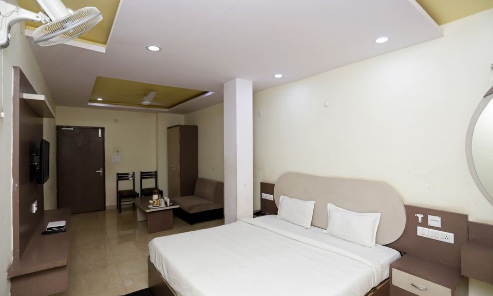 Standard Room, 1 King Bed, City View