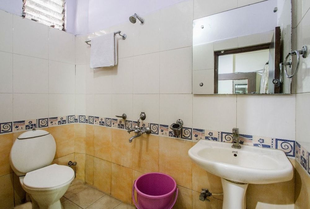 Hotel New Simran Palace Deluxe Double Non AC 13