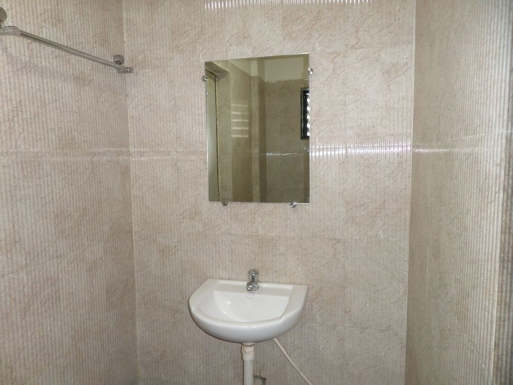 Hotel Sai Ba Deluxe Room (Non A/C) 7