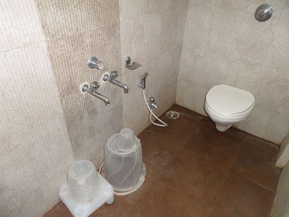 Hotel Sai Ba Deluxe Room (Non A/C) 2