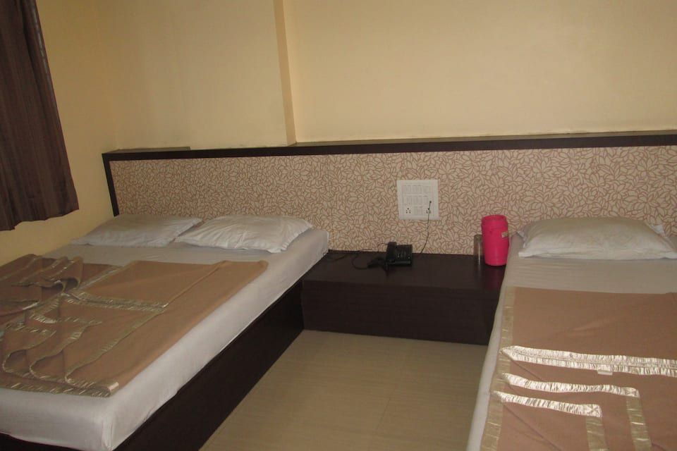 Hotel Sai Niwas Basic Triple Room With Fan 3