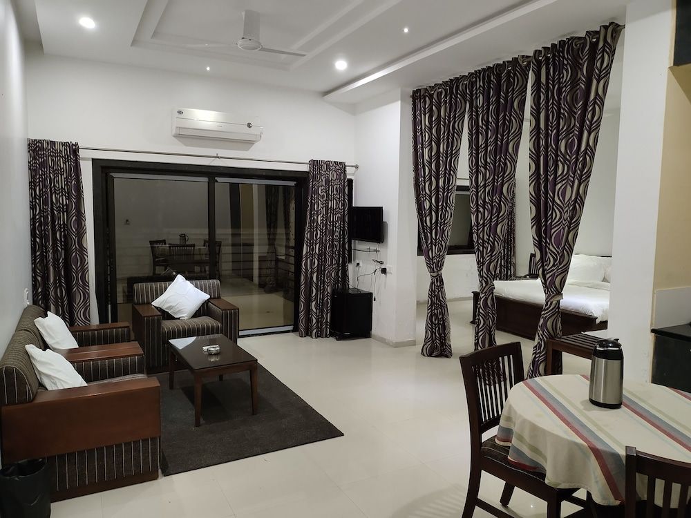 Sapphero Resorts A Unit Of Shri Sai Hospitality Comfort Double Room, 1 King Bed, Balcony, Garden View 6