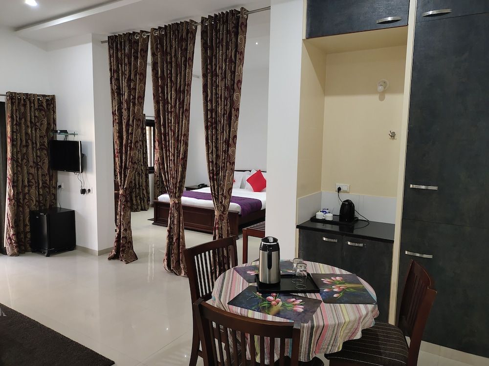 Sapphero Resorts A Unit Of Shri Sai Hospitality Comfort Double Room, 1 King Bed, Balcony, Garden View 12