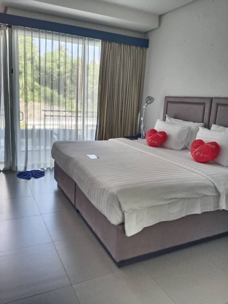 Sugar Palm Grand Hillside Grand Double or Twin Room, 1 Double or 2 Twin Beds, Pool Access, Pool View 5