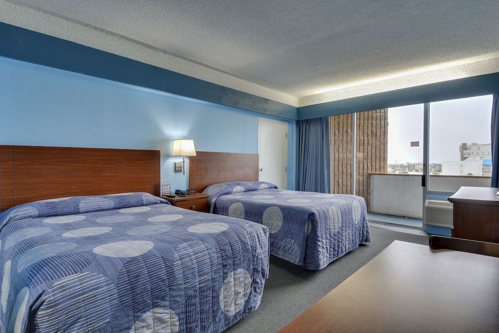 Padre South Hotel On The Beach North Double Queen Beds (No Kitchenette) No Pets Allowed 2