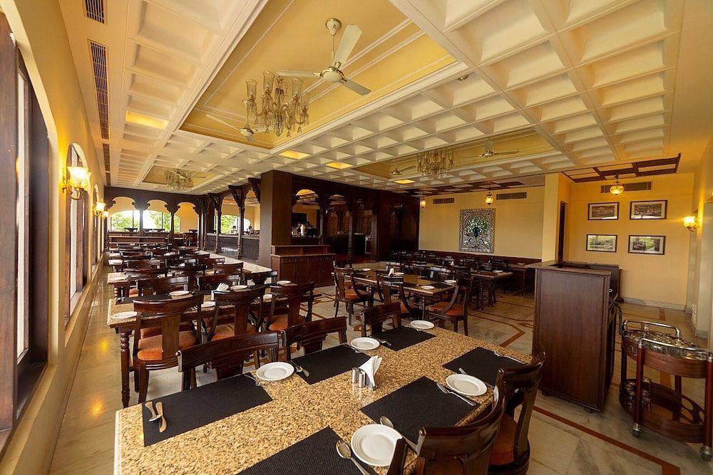 Food & Dining