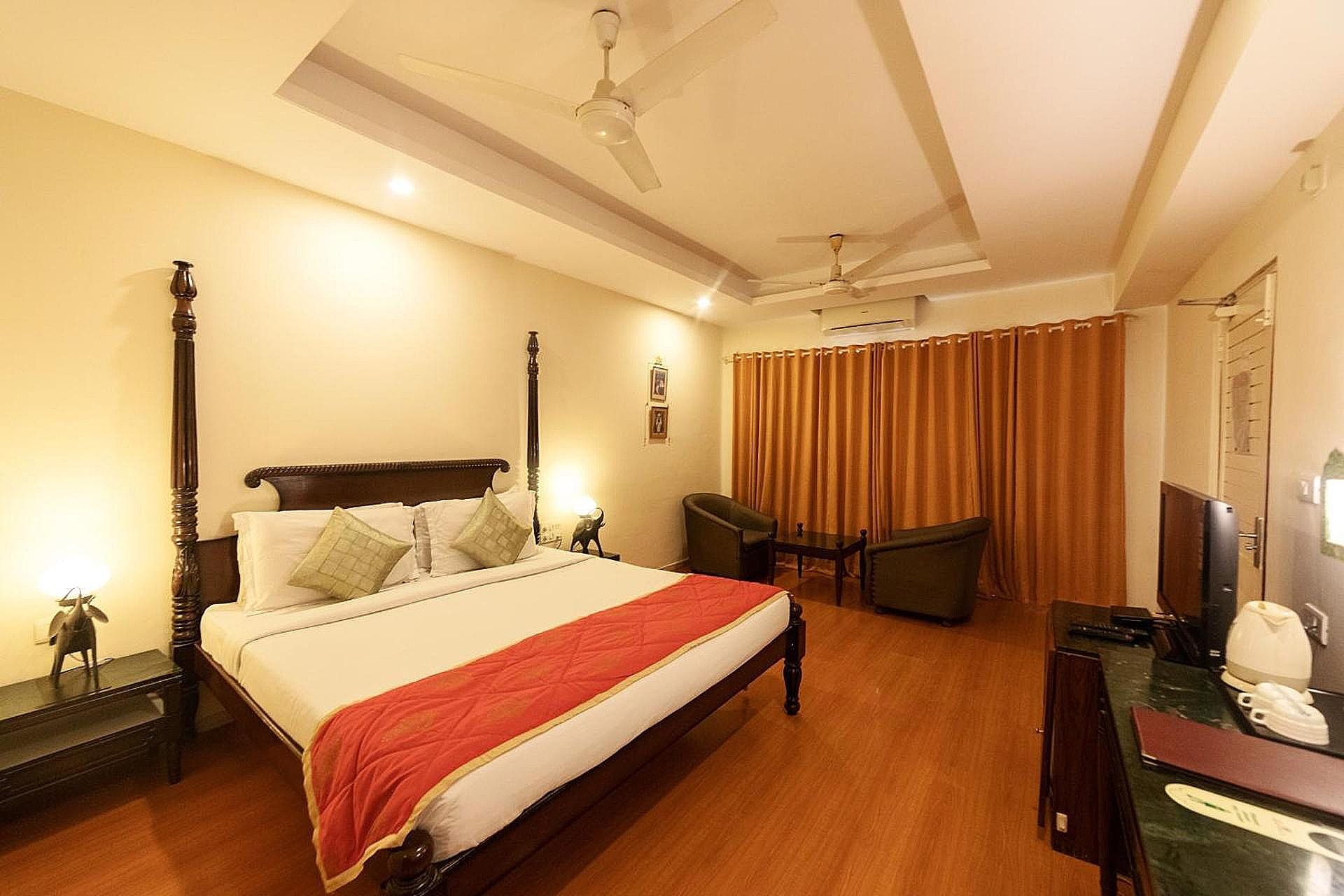 Hotel Hilltop Palace Deluxe Non Lake Facing Room 14