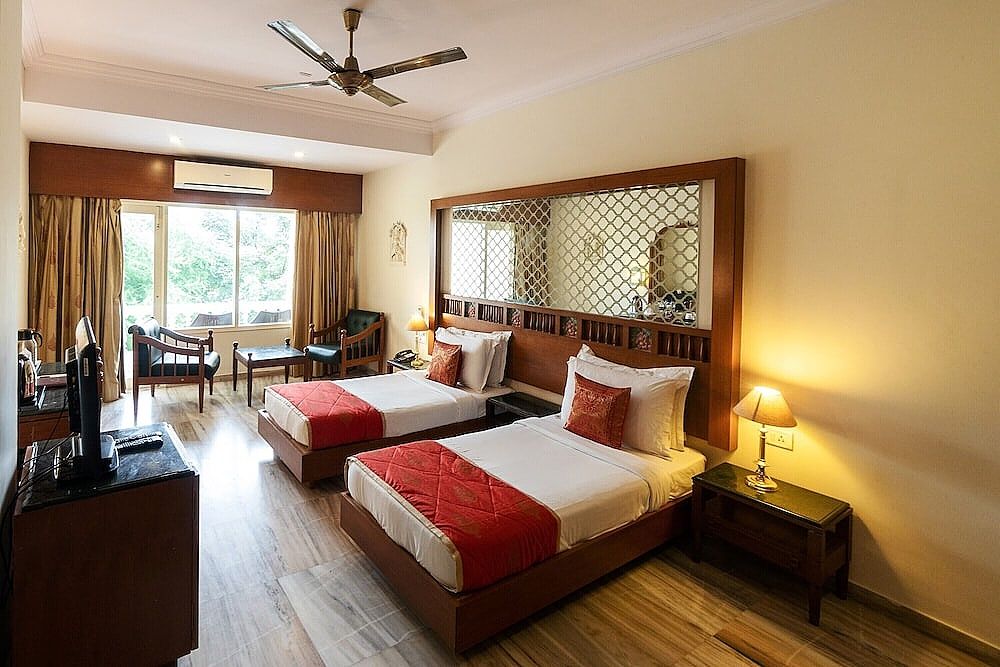 Hotel Hilltop Palace Deluxe Pool Facing Room 4