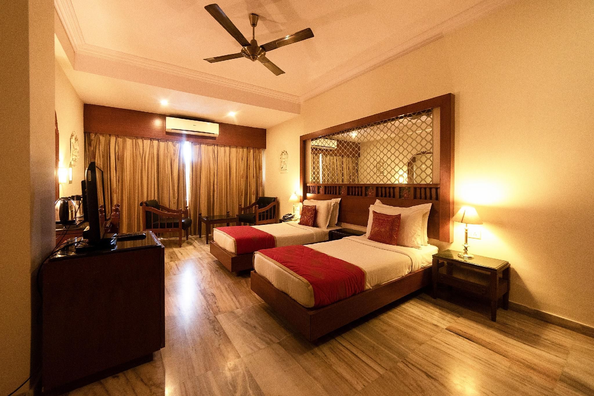 Hotel Hilltop Palace Deluxe Pool Facing Room 2