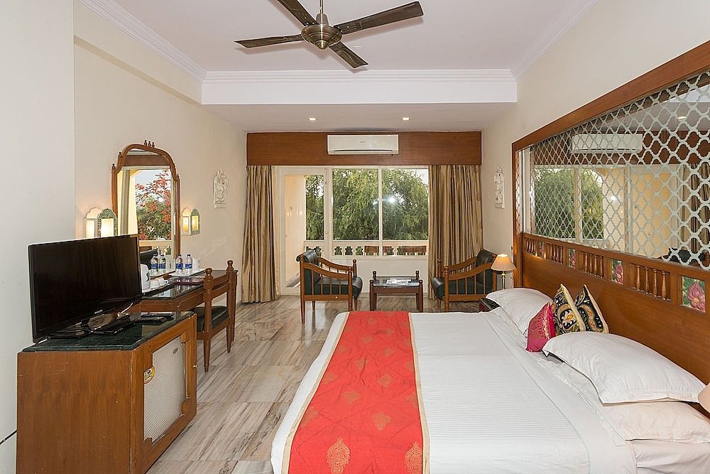 Hotel Hilltop Palace Deluxe Non Lake Facing Room 10