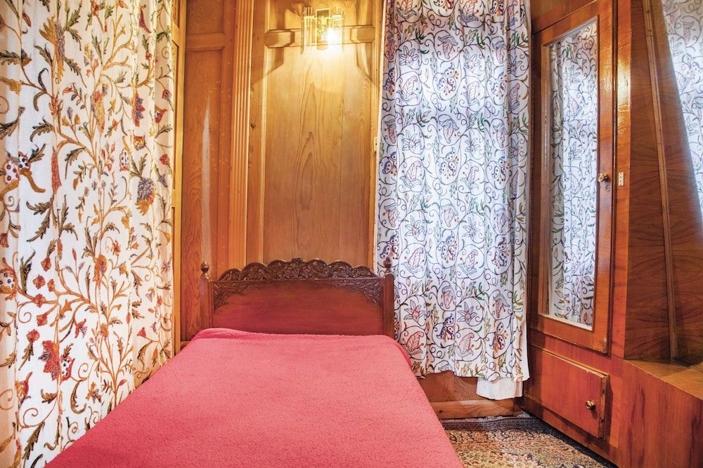 undefined GuestHouser 1 BR Houseboat 126f 10