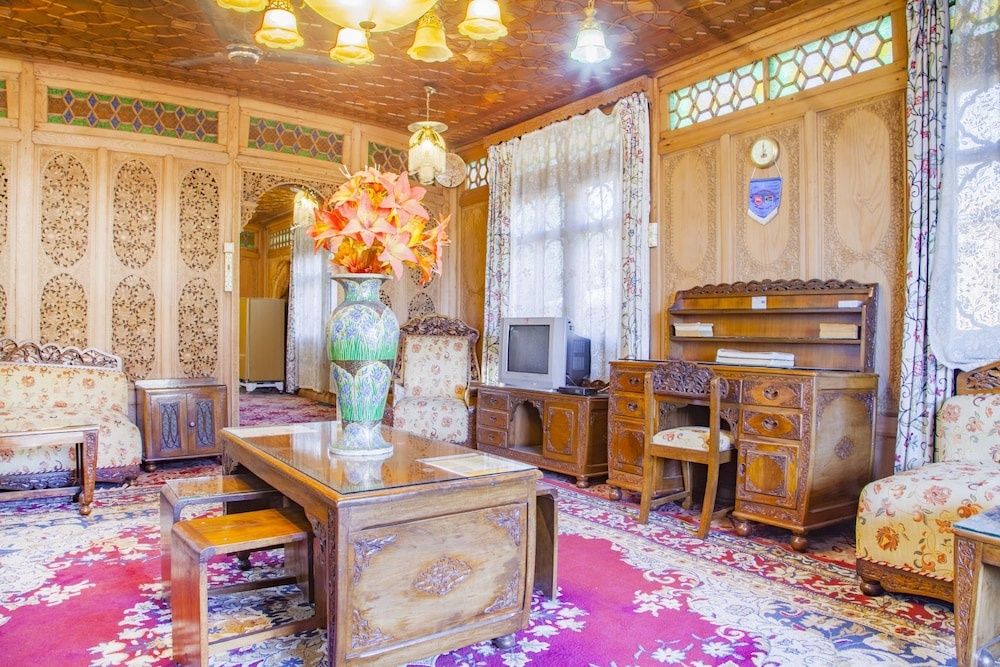 undefined GuestHouser 1 BR Houseboat 126f 9