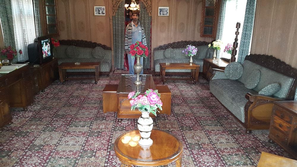 undefined Houseboat Prince Of Bombay 10