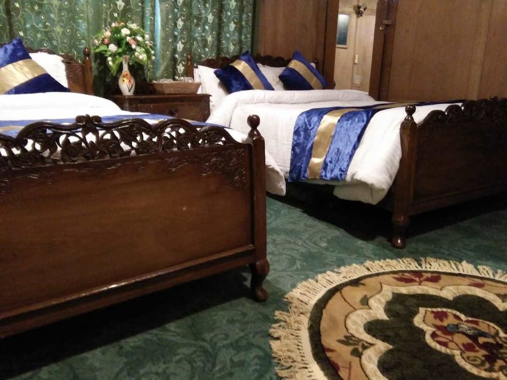 Houseboat Prince Of Bombay Deluxe Double Room