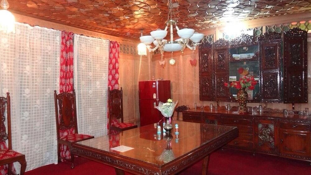 undefined Houseboat Prince Of Bombay 4