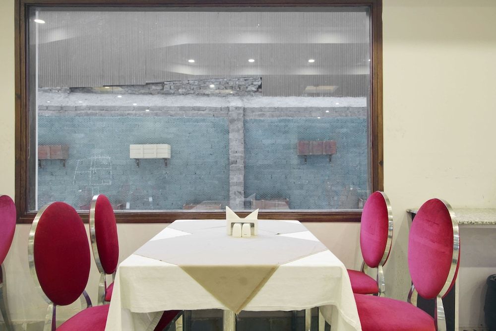 undefined Capital O 28688 The Saffron Hotel 5