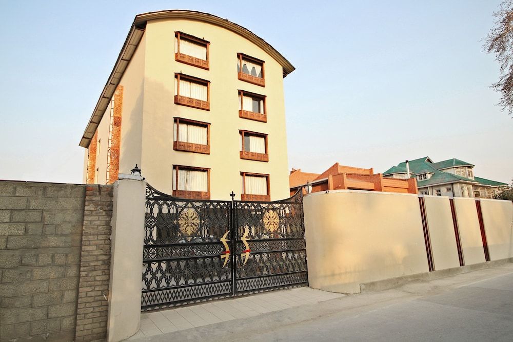 undefined Capital O 28688 The Saffron Hotel 2