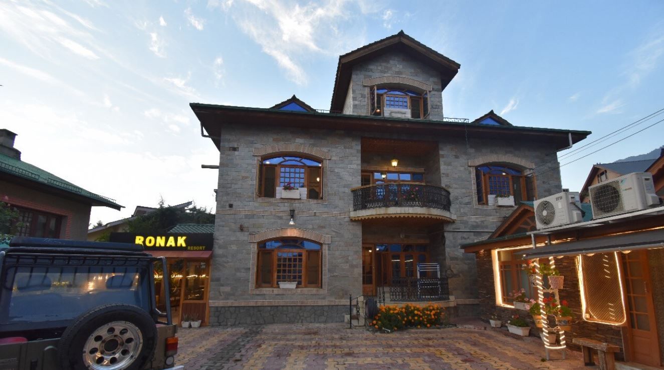 Comfy Ronak Resort