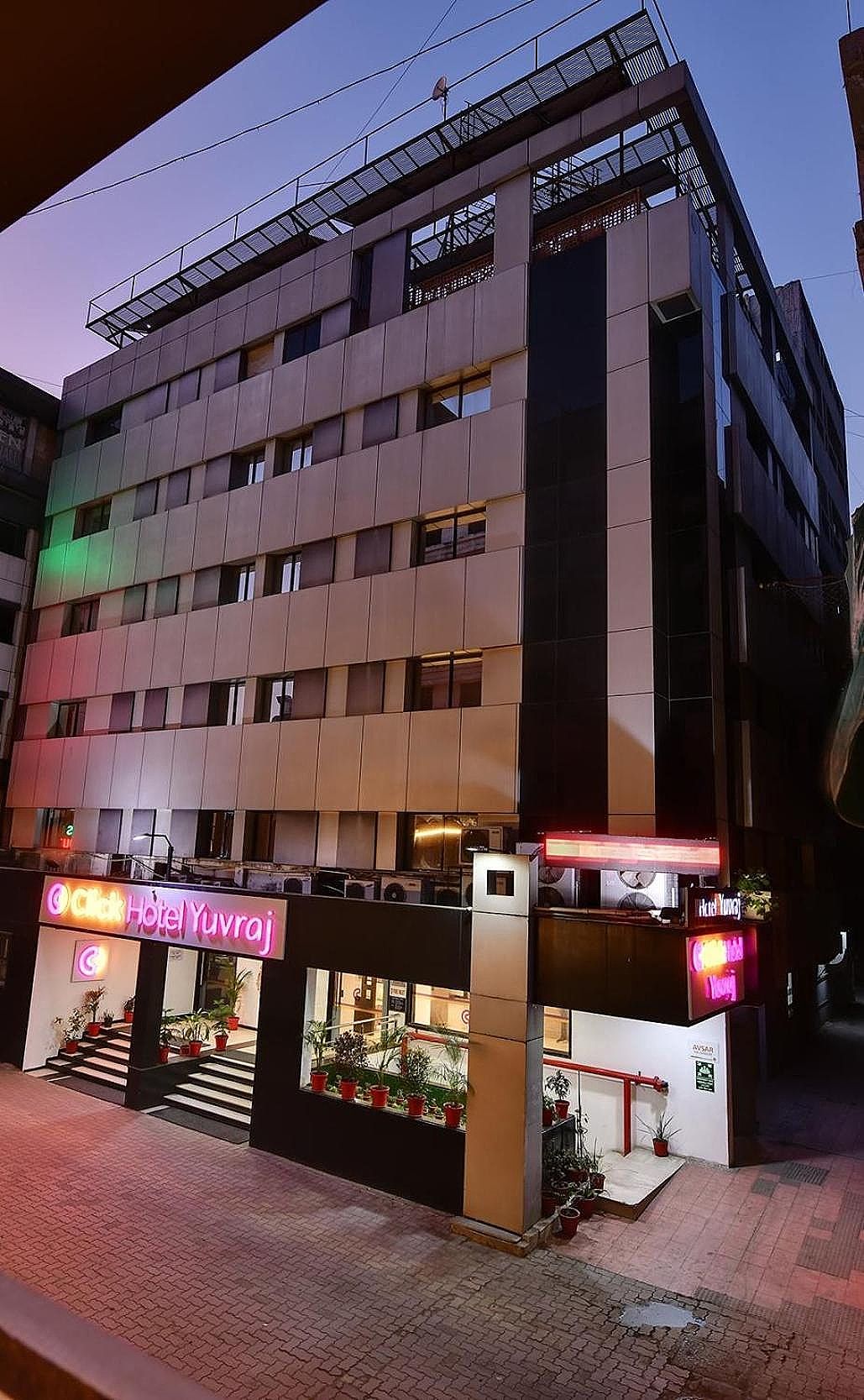 Click Hotel Yuvraj, Surat Standard room 5