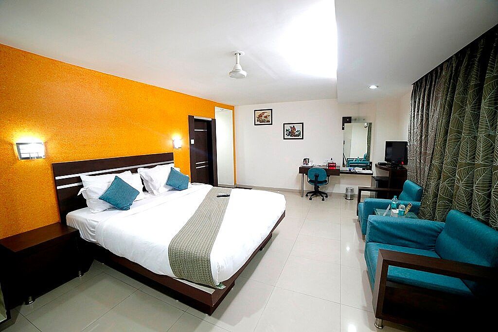 Click Hotel Yuvraj, Surat Standard room 3