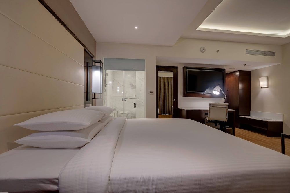 Courtyard by Marriott Surat Deluxe Room, 1 King Bed 2