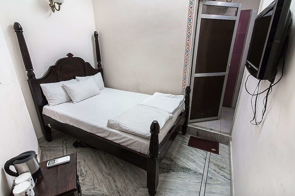 Backpacker Panda Lake Pichola Udaipur AC Private Ensuite room 2