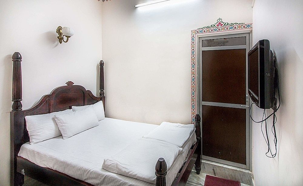 Backpacker Panda Lake Pichola Udaipur AC Private Ensuite room 3