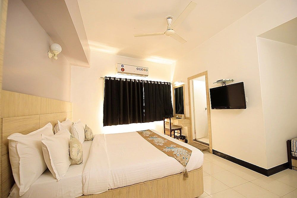 Hotel Ashish Palace Deluxe Double or Twin Room 9