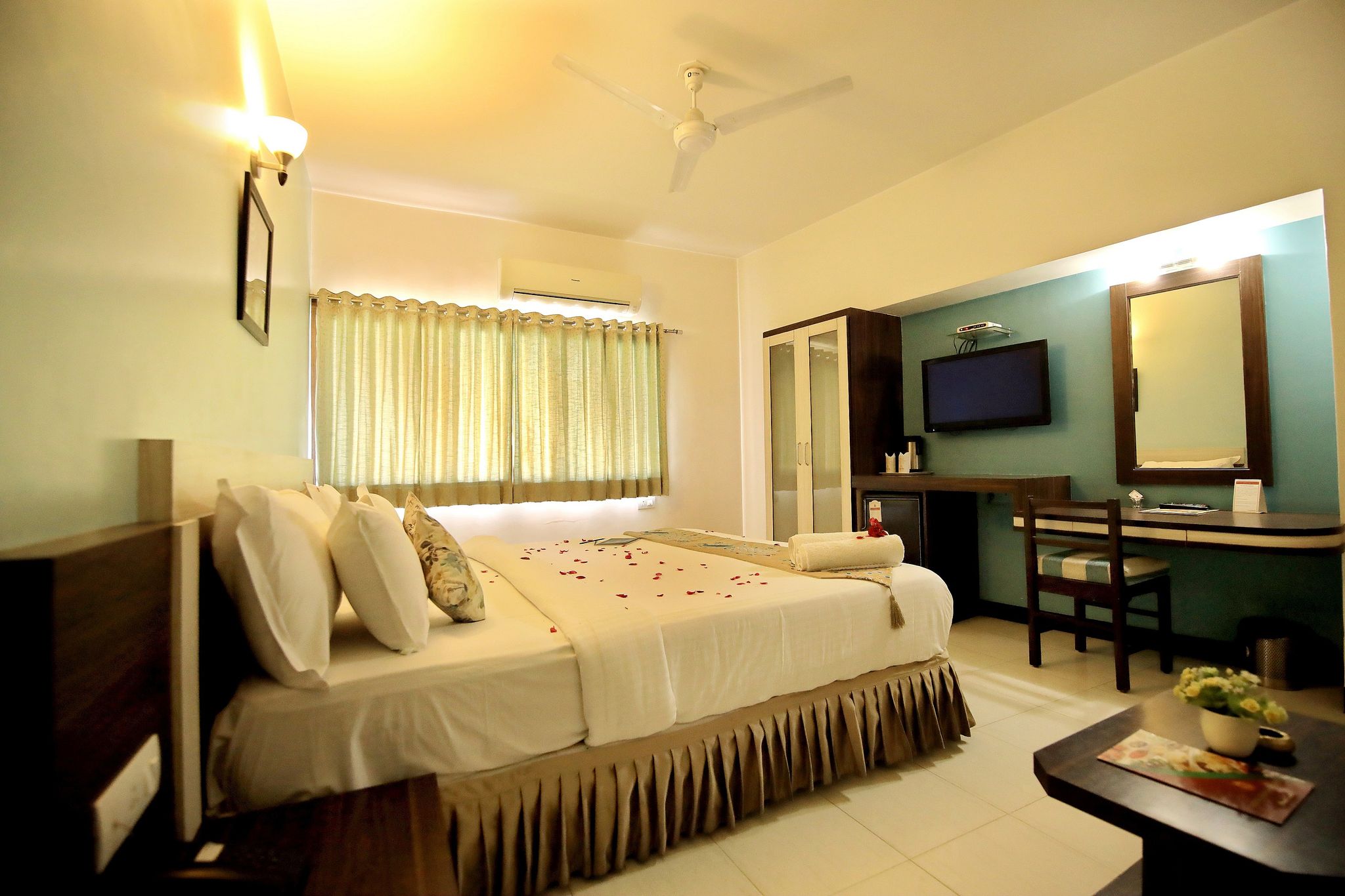 Hotel Ashish Palace Super Deluxe Room 3