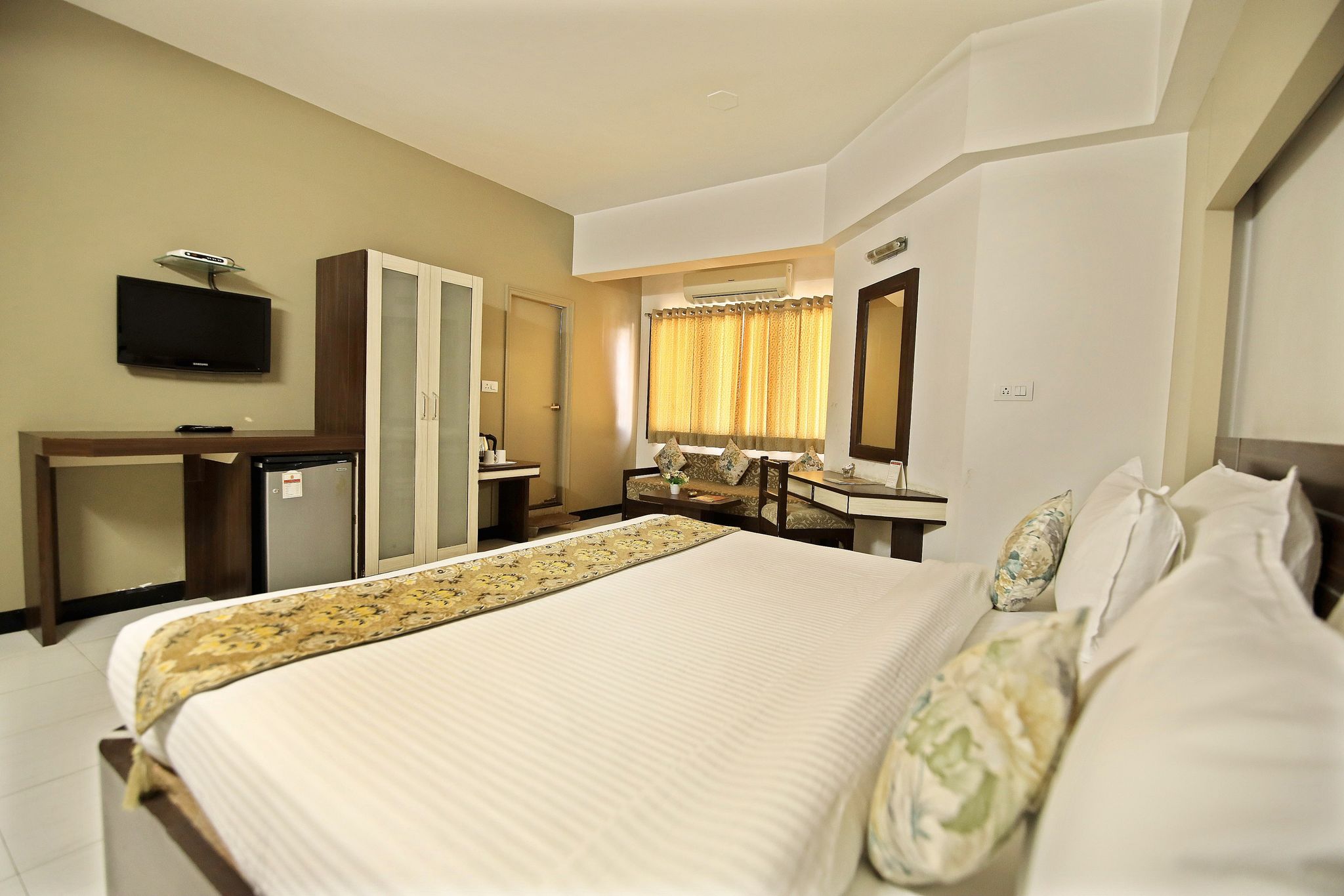 Hotel Ashish Palace Super Deluxe Room 2
