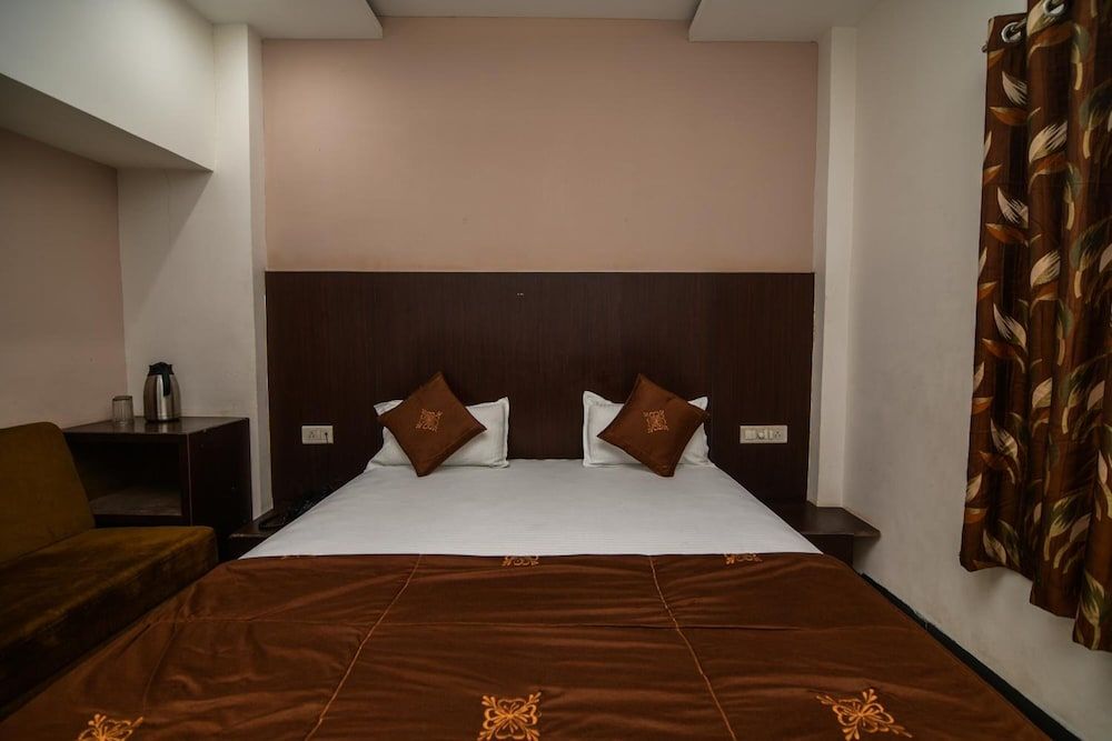 Hotel Shreeram Executive Double Room (Non AC) 2