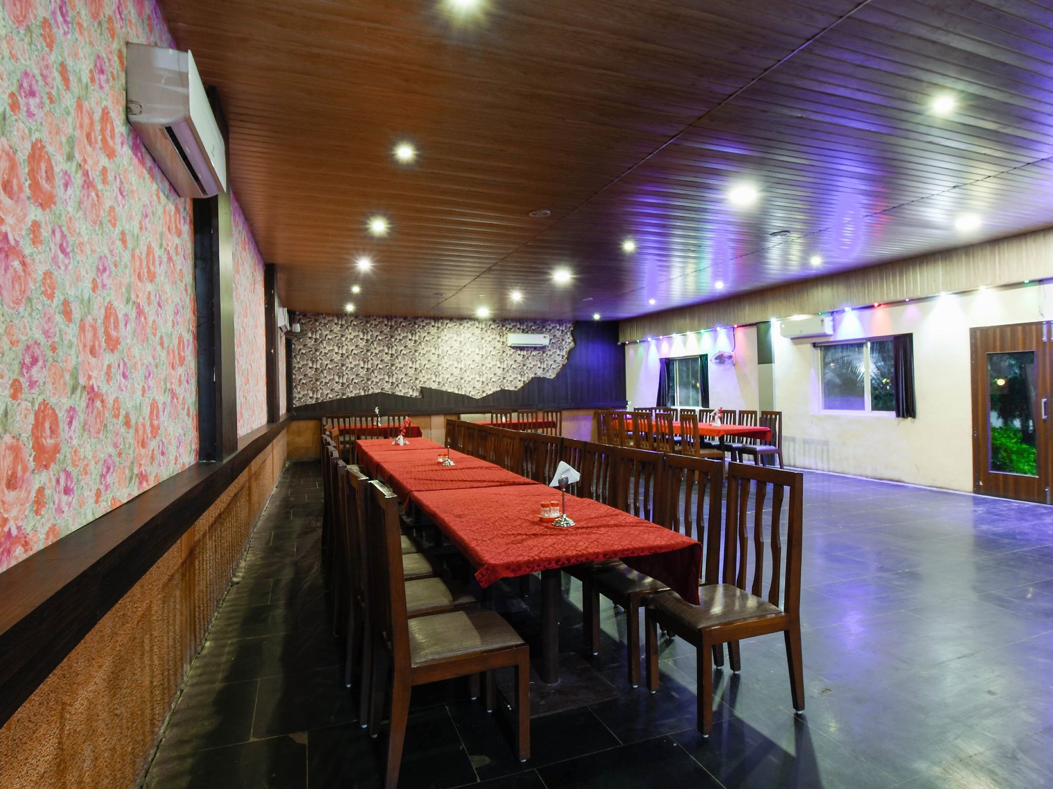 Food & Dining