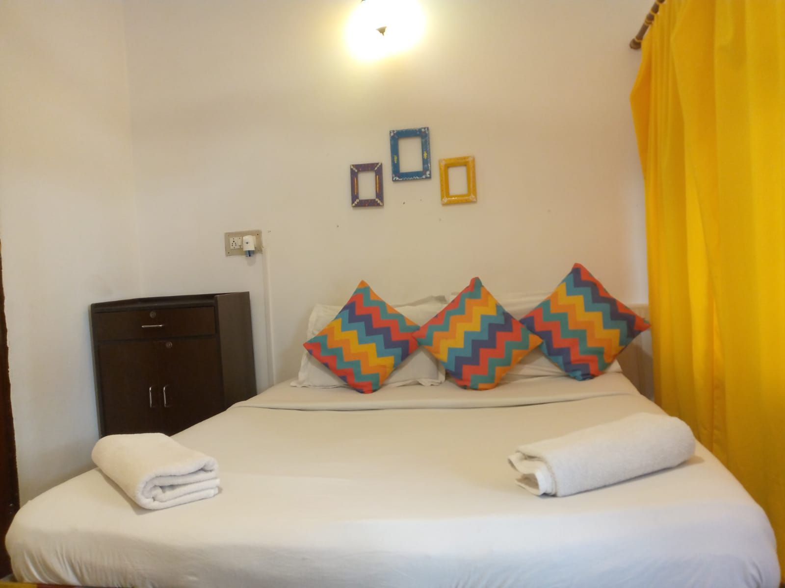 Bed in 14 Bed Mixed AC Dormitory Room with Shared Bathroom