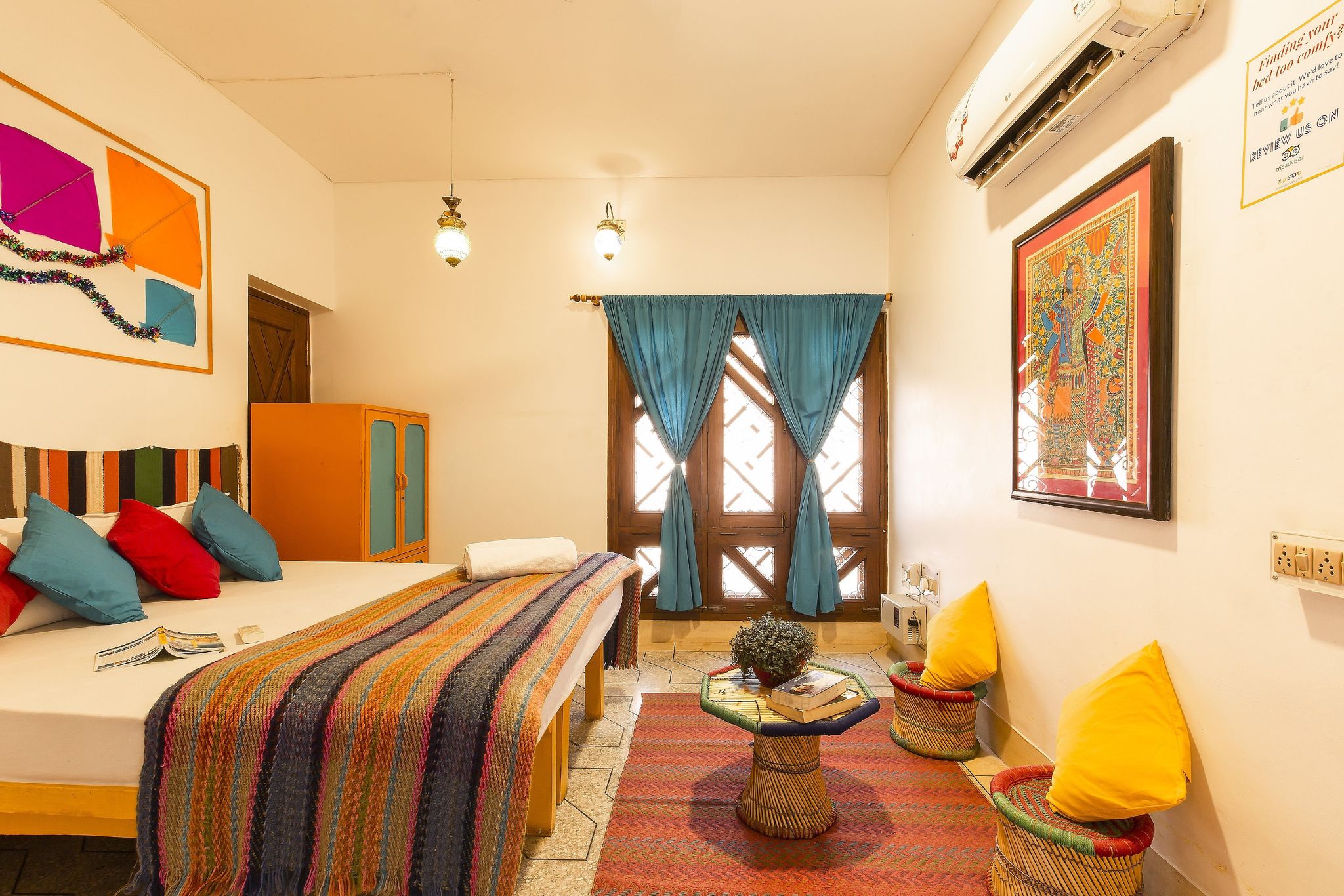 goSTOPS Lite Varanasi Deluxe Private AC Room with Ensuite Bathroom 4