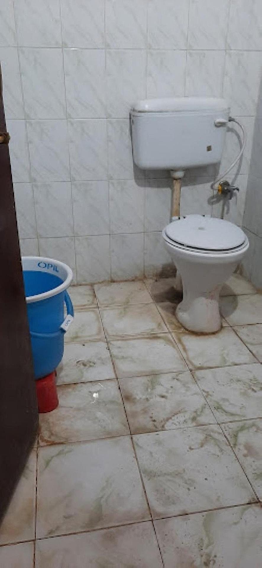 1025