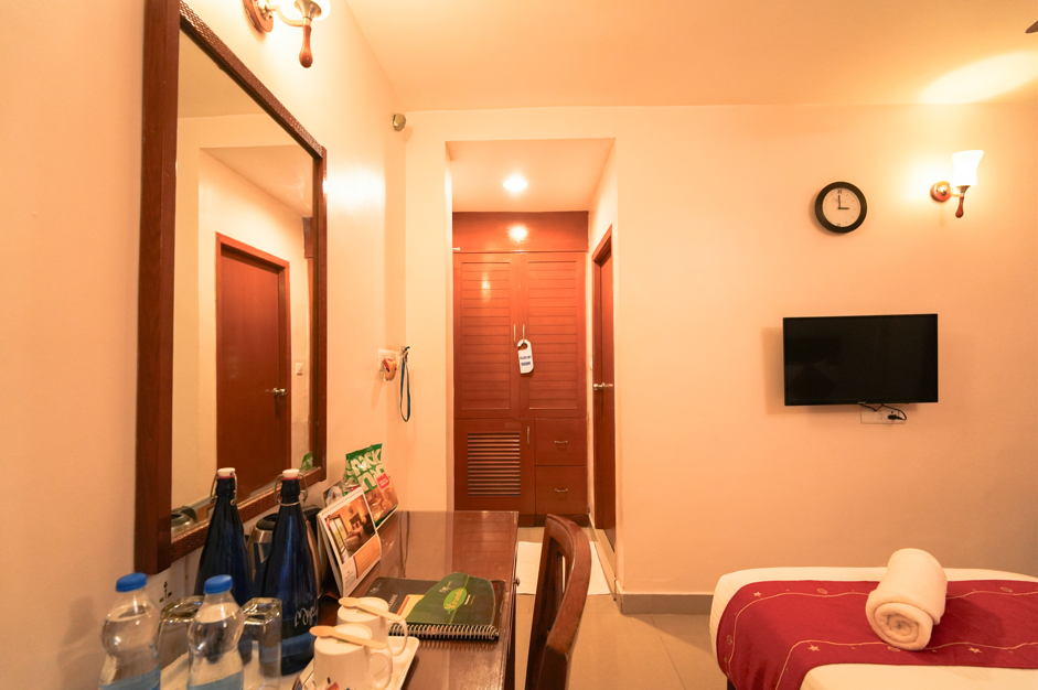 MGM Vailankanni Residency Deluxe Room - Twin Bed 9